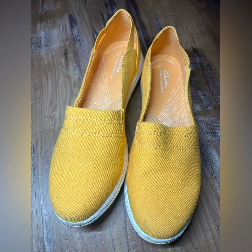 Clark’s CloudSteppers Breeze Women's 11 Dandelion Yellow Slip-On Shoes Moc Flats - Picture 3 of 8